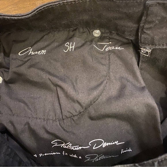 Chico’s 10 Short (1.5 Short) Platinum Mid Rise Black Boot Cut Stretch Jeans - Picture 7 of 9